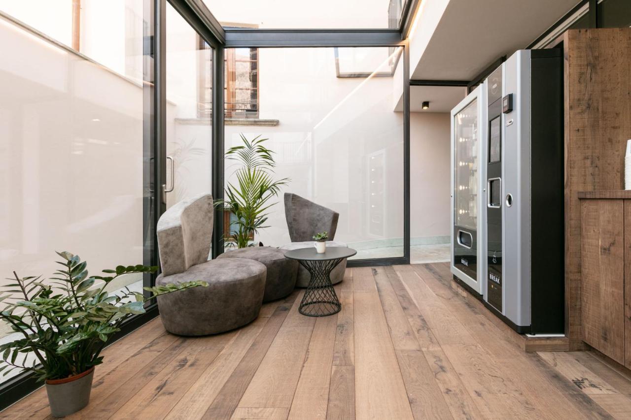 Domus Cavour Rooms&Suites Тирано Экстерьер фото