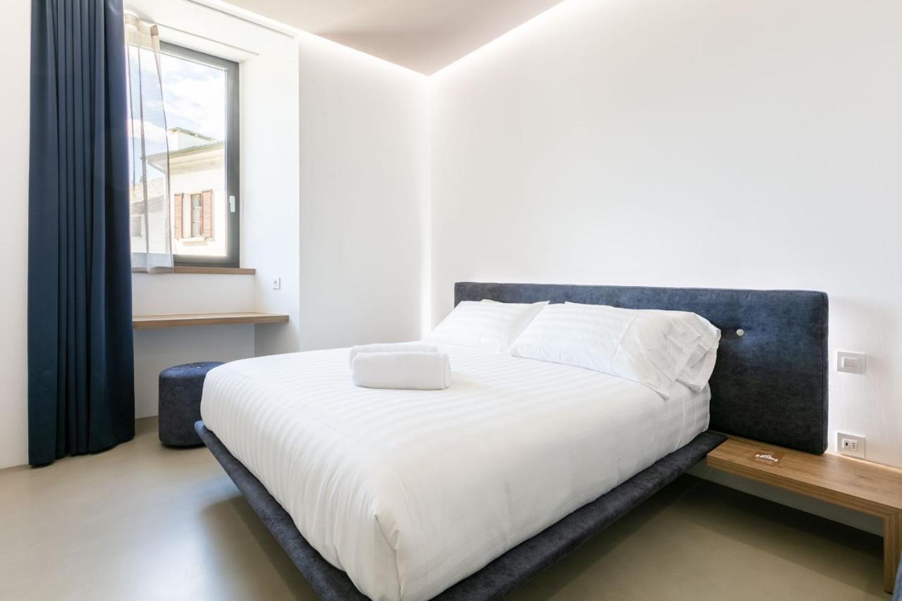 Domus Cavour Rooms&Suites Тирано Номер фото