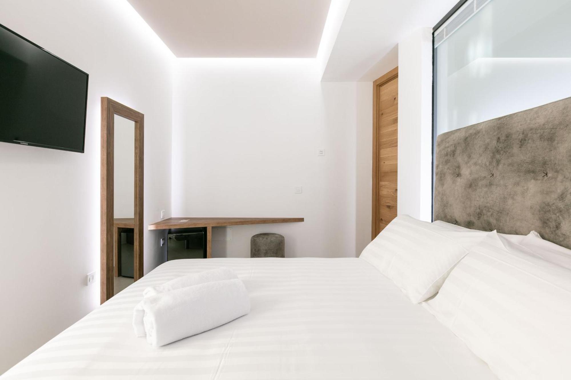 Domus Cavour Rooms&Suites Тирано Номер фото